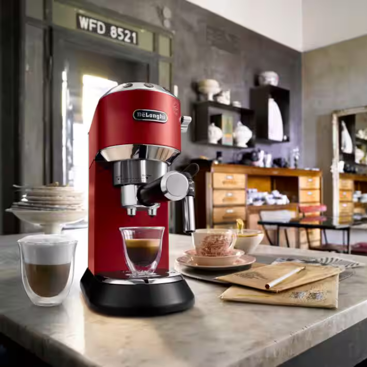 Máquina de Café Delonghi Espresso Manual Dedica Style Vermelho