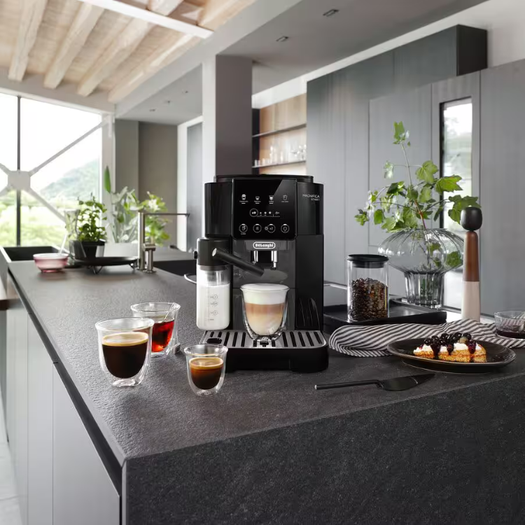 Máquina de Café Delonghi Automática Magnifica Start Preto