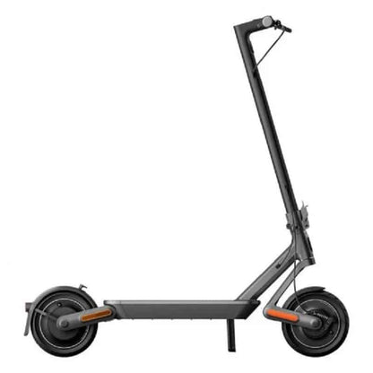 Trotinete Elétrica Xiaomi Electric Scooter 4 Ultra Motor 940W Rodas 10″ 25km/h Autonomia 70km Cinza e Preto