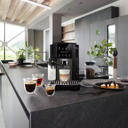 Máquina de Café Delonghi Automática Magnifica Start Preto